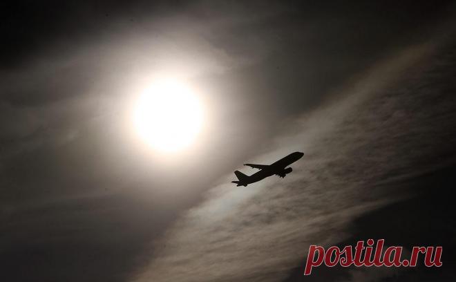 Косачев напомнил ЕК причины взимания платы за полеты над Сибирью. Сенатор счел неверной саму постановку вопроса о роялти за пролет по транссибирским маршрутам, поскольку Запад и Россия ввели взаимные ограничения. Подобная система оплаты действует и в других географически крупных странах