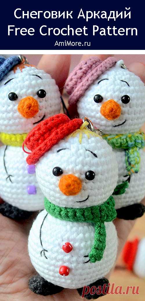 PDF Снеговик Аркадий крючком. FREE crochet pattern; Аmigurumi toy patterns. Амигуруми схемы и описания на русском. Вязаные игрушки и поделки своими руками #amimore - маленький снеговик к Новому году, новогодний снеговичок в шапочке, снеговички на ёлку, ёлочное украшение.