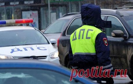 Нужно ли включать аварийку, если инспектор ДПС остановил в запрещенном для остановки месте? | Автомеханик | Яндекс Дзен