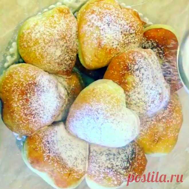 Пончики с Начинкой 🥨Один из лучших рецептов. Красивые, румяные, невероятно вкусные, пышные, дрожжевые пончики! Отличный рецепт пончиков с начинкой вкус которых, без сомнения, всем придется по душе. Начинкой может служить варенье, джем, повидло, сгущенное молоко. Лакомый десерт, воздушный и аппетитный, от которого без ума и дети и взрослые. Тают во рту- это про них!