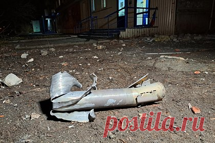 В российском регионе в поле нашли упавшие обломки неизвестного объекта. В поле на территории Руднянского района Волгоградской области были обнаружены упавшие обломки неизвестного объекта возле Ильменского сельского поселения. Информацию о находке подтвердили власти. Глава российского поселения Владимир Плющенко уточнил, что сейчас территория, где заметили подозрительный объект, оцеплена.