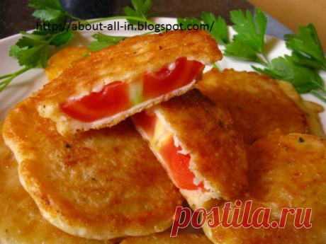 Жареные помидоры в сырном кляре .