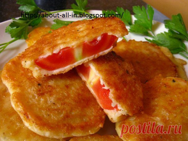 Жареные помидоры в сырном кляре .