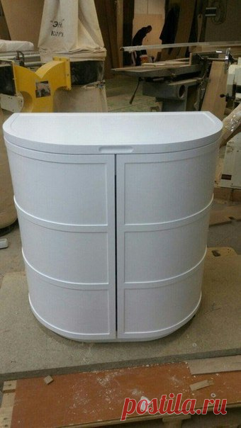 Дамский туалетный столик с кучей ящиков для всяких мелочей 😍