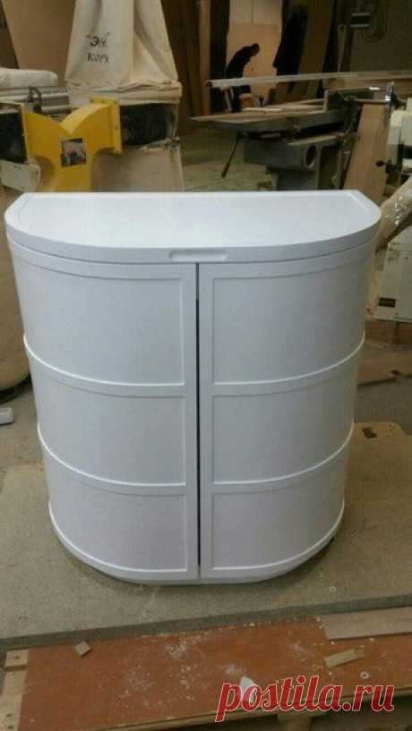 Дамский туалетный столик с кучей ящиков для всяких мелочей 😍