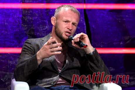 Шлеменко связал алкоголизм в России со смертью Сталина. Российский боец смешанного стиля (ММА) Александр Шлеменко связал алкоголизм в России со смертью главы правительства СССР Иосифа Сталина. «Решили зарабатывать глупые деньги на том, чтобы спаивать народ. Сейчас это осознанная пропаганда. Я бы назвал ее геноцидом через алкоголь», — посчитал он.