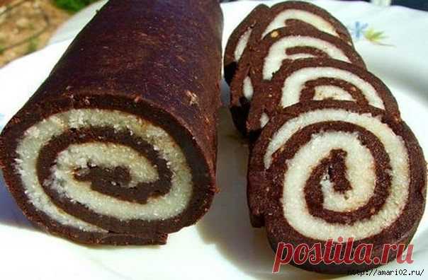 Рулет с кокосовой начинкой из печенья.