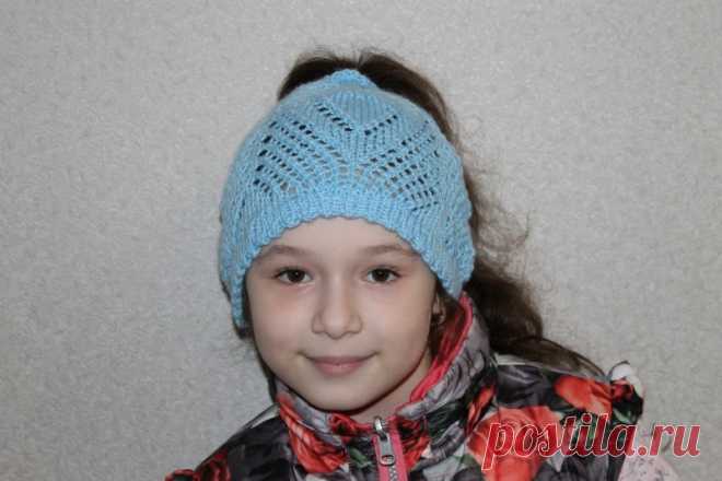 Длиннохвостой девчонке связала шапчонки