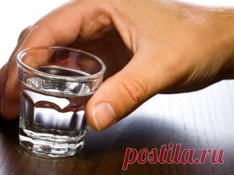 Без пол-литра не разобраться: к чему приведёт снижение цены на водку /Вести FM