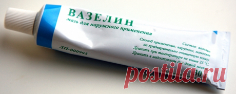10 нестандартных способов применения вазелина Вазелин был изобретён химиком Робертом Чезбро в далёком 1859 году.
