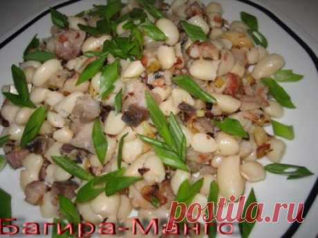 Салат &quot;Проще простого&quot; с фасолью и копченой скумбрией