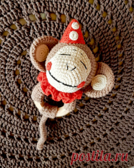 Цирковая обезьянка амигуруми. Схемы и описания для вязания игрушек крючком! Бесплатный мастер-класс от Яны Рогозиной по вязанию погремушки в виде цирковой обезьянки. Размер вязаной игрушки примерно 15 см. Для изготовления тако…