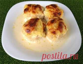 Как приготовить куриные биточки под сливочно-сырным соусом - рецепт, ингредиенты и фотографии