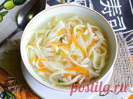 Лапша домашняя с курицей Ингредиенты (на 2 литра):
стакан муки в/с;
1 крупное яйцо либо 1 яйцо + желток (зависит от размера яиц);
¼ ч. ложка соли;
2 ст. ложки растительного масла;
куриная грудка;
1 морковь;
1 луковица;
соль, …