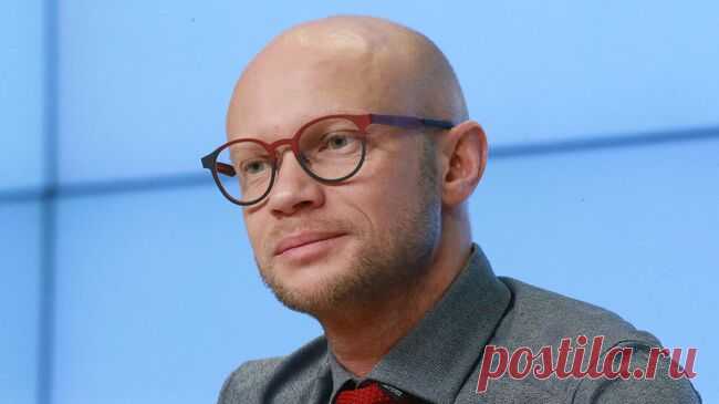 В Калининграде с рейса сняли комика Хрусталева за нецензурную брань