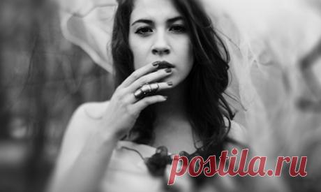 Ужас в моей голове. Невротические страхи: что за ними стоит Бросает в жар, давит в груди, а по телу - мурашки. При одной мысли о том, что может случиться - кружится голова. Мне страшно, я понимаю, что очень страшно - выносить эту жизнь, делать следующие шаги, встречаться с новым, пугающим и неизведанным...