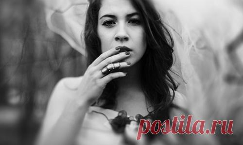 Ужас в моей голове. Невротические страхи: что за ними стоит Бросает в жар, давит в груди, а по телу - мурашки. При одной мысли о том, что может случиться - кружится голова. Мне страшно, я понимаю, что очень страшно - выносить эту жизнь, делать следующие шаги, встречаться с новым, пугающим и неизведанным...