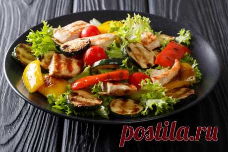 12 салатов из запеченных овощей, которые понравятся всем Отличные салаты получаются не только из свежих, но и запеченных овощей. Чаще всего они являются и более сытными, а еще их можно подавать как обычную закуску или в качестве гарнира к мясу. Делимся 12 вкуснейшими рецептами!