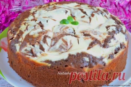 Пирог с яблоками и творожной начинкой.