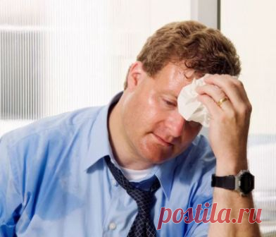 Пот с похмелья ночью или днем, почему появляется потливость Сильный пот с похмелья, или алкогольный гипергидроз: причины появления, симптомы, лечение повышенной потливости. Почему появляется потливость после алкоголя, что делать.