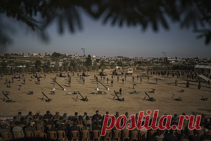 Гражданки Германии попали в плен к ХАМАС. В плену у «Исламского движения сопротивления» (ХАМАС) могут быть как минимум три гражданки Германии. Израильтянин Йони Ашер заметил на видео с заложниками, которое опубликовал ХАМАС, свою жену Дорон Кац-Ашер, тещу и двоих детей трех и пяти лет. По его словам, Дорон Кац-Ашер и ее мать имеют гражданство Германии.