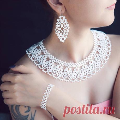 Ольга Забавникова в Instagram: «Да, эта фотография здесь уже была... Я просто хочу похвастаться, что вчера мой кружевной комплект "Вальс"стал "Работой Дня" на Ярмарке Мастеров (livemaster.ru) 😀🙌🎉 И целые сутки был на главной странице Журнала ЯМ! Коллекции с участием моих работ уже не раз попадали на главную страницу на несколько часов, но вот работа дня... это круто!!! А я только сейчас добралась до инстаграма, чтобы поделиться радостью🙈 #zabavnikova_lace»