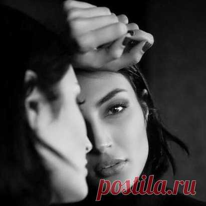 Оставляю за собой
Право на недосказанность..
Непривязанность..
На свободу выбора, что ленивый зовёт 