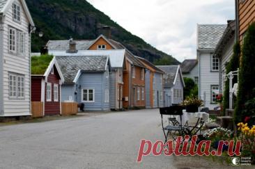 Лаэрдаль - очаровательный маленький городок на краю Согнефьорда, Норвегия.