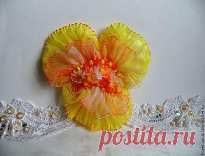 Купить Обьёмная, шелковая фиалка. - желтый, фиалка, шелковая фиалка, фиалка из ткани, гофрированный цветок