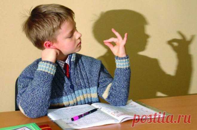 7 простых упражнений для развития внимания и памяти у ребенка Каждый малыш с рождения реагирует на разные раздражители — яркий свет, музыку, прикосновение и др. Эти реакции называют непроизвольным вниманием. Они возникают сами по себе, и ребенок не может их конт...
