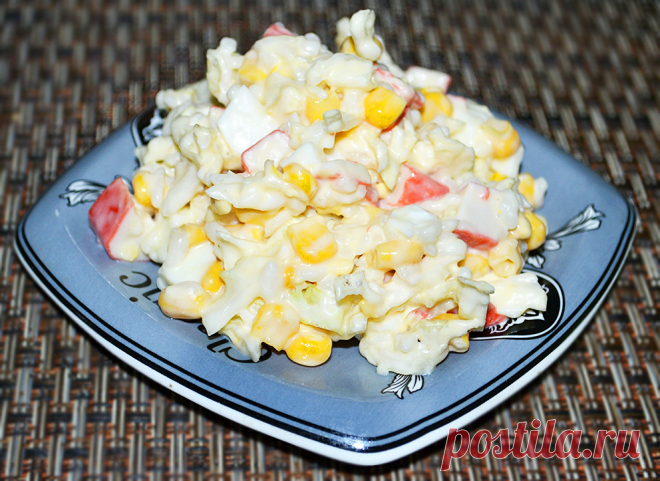 Салат с крабовыми палочками, кукурузой и пекинской капустой - рецепт с фото пошагово Салат с крабовыми палочками, кукурузой и пекинской капустой - пошаговый кулинарный рецепт приготовления с фото, шаг за шагом.