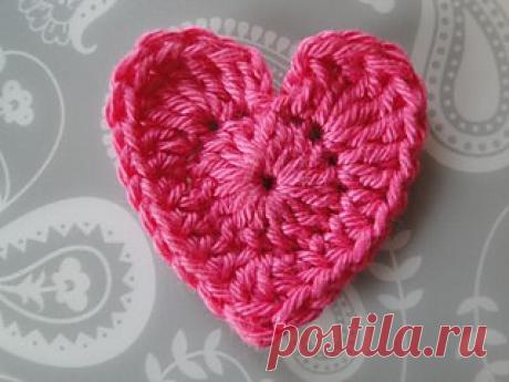 Basic Crochet Heart pattern by Claire from Crochet Leaf
This basic heart starts with a magic ring and is worked in two rounds, using a variety of stitches. I think cotton works very well with this kind of pattern, but you can use any kind of yarn in any weight you like!