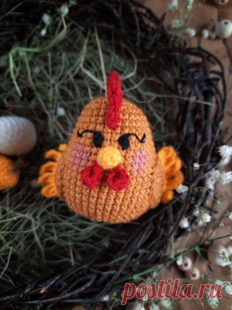 PDF Курочка крючком. FREE crochet pattern; Аmigurumi chiken patterns. Амигуруми схемы и описания на русском. Вязаные игрушки и поделки своими руками #amimore - маленькая курочка, пасхальная курица, птица к Пасхе.