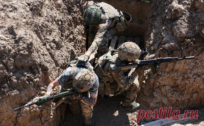 Минобороны сообщило о взятии Нелеповки в ДНР. Российские военные также поразили склад ракетно-артиллерийского вооружения, аэродромную инфраструктуру Украины и воинский эшелон