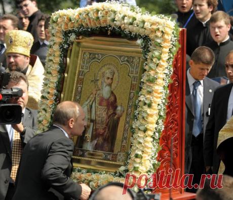 Как прикладываться к иконе правильно ПРИХОД ВОСКРЕСЕНСКОЙ И ВСЕХСВЯТСКОЙ ЦЕРКВЕЙ Г. БЕЛАЯ ХОЛУНИЦА. В Храм Божий надо ходить, пока ноги носят.