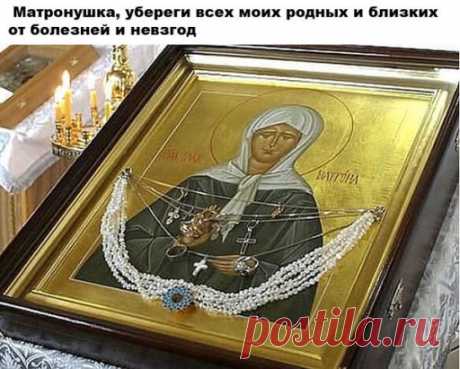 Луковый крест - удивительно, но от любого дискомфорта в кишечнике хорошо помогает такое средство.
Надо очистить репчатую луковицу и разрезать ее крест-накрест, но не до самого донца, чтобы она не распалась на части. Положить ее в стакан горячего (60 град) чая, не сладкого и не обязательно крепкого. Дать настояться 5-10 минут. И пейте этот напиток сколько угодно. В стакан можно еще долить чая и еще раз настоять. Интересно, что луковица в стакане всегда поворачивается наружу резаным верхом, демонс