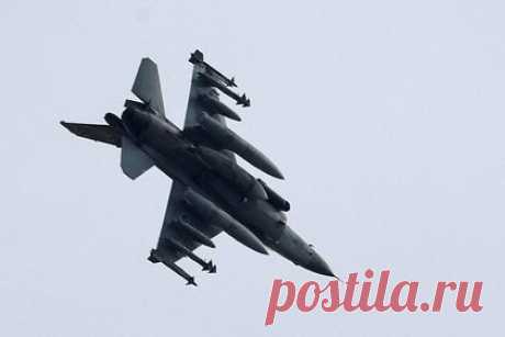 ЦАХАЛ заявил об уничтожении оперативного штаба ХАМАС. Армия обороны Израиля заявила об уничтожении оперативного штаба палестинского движения ХАМАС и его командного центра в секторе Газа. В публикации ЦАХАЛ в Telegram говорится, что солдаты направили авиацию ВВС Израиля для нанесения удара, в результате которого «ликвидированы террористы и уничтожен штаб».