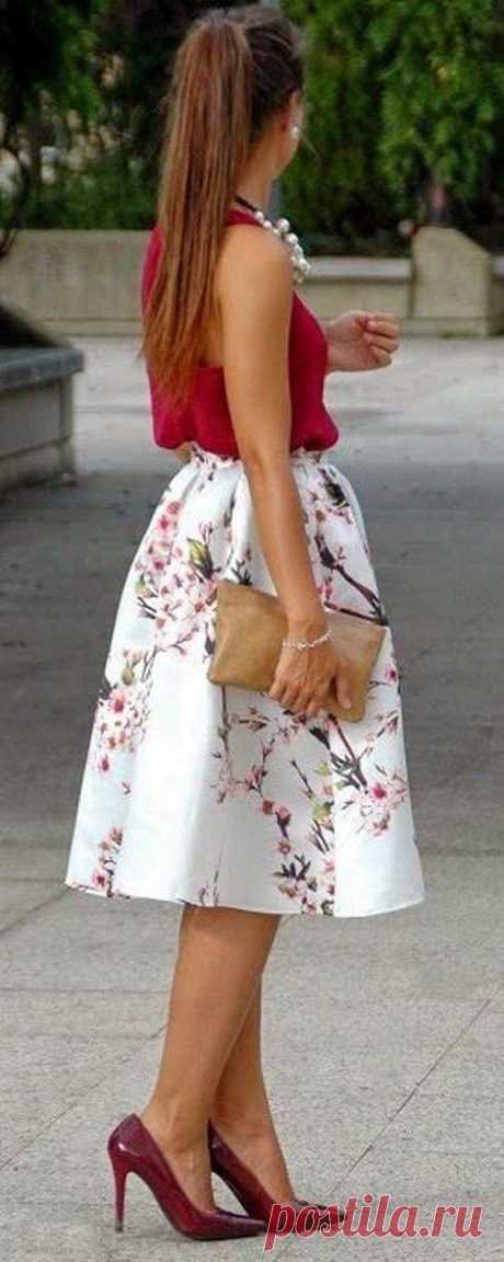 Cherry Blossoms spring wedding guest dress / https://www.himisspuff.com/wedding-guest-dress-ideas/8/