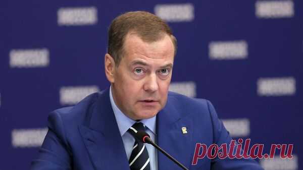 Медведев назвал Байдена бесполезным старикашкой в маразме