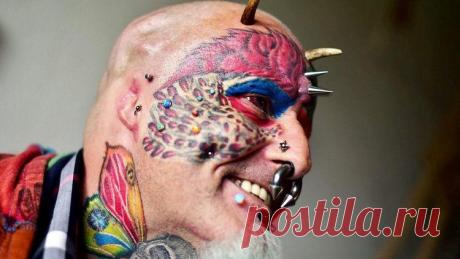 У британца были слишком большие уши, поэтому он их отрезал. А чтобы общество не подумало, что он сошел с ума, мужчина  стал всем говорить, что сделал это, чтобы стать похожим на попугая. Шок.