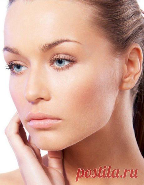 РОЛЬ МАКИЯЖА В ЖИЗНИ ЖЕНЩИНЫ
Макияж может быть любым: повседневным, вечерним или праздничным. Но все разновидности мейк-апа объединяет довольно значимая роль. В настоящее время некоторые девушки уже не могут выйти на улицу без мейк-апа. Косметические средства способны вызывать зависимость. Без их использования женщины чувствует себя менее привлекательными, что сказывается на самооценке. Но при разумном подходе речь больше будет идти о […]
Читай пост далее на сайте. Жми ⏫ссылку выше