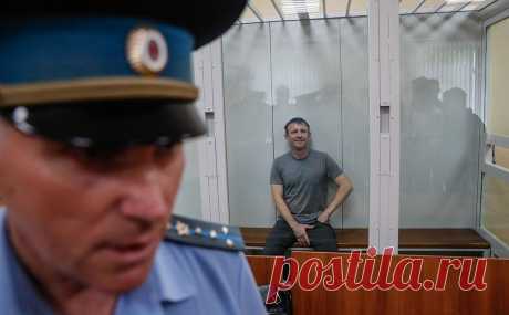 Суд подтвердил срок генералу Ивану Попову и лишил его звания. Бывший командующий 58-й армией Иван Попов окончательно лишен звания генерал-майора. Военный суд оставил в силе приговор по делу о хищении более 100 млн руб. при строительстве оборонительных сооружений в Запорожской области