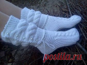 Красивые и уютные сапожки можно связать своими руками.