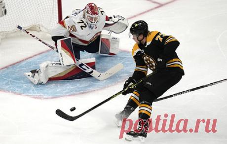 &quot;Флорида&quot; вновь сократила отставание от &quot;Бостона&quot; в серии плей-офф НХЛ. Победитель регулярного чемпионата ведет в серии первого раунда - 3-2