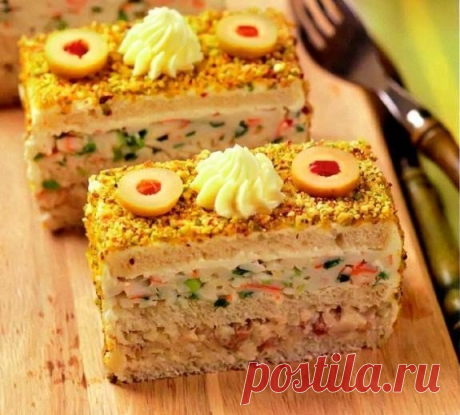 БУТЕРБРОДНЫЙ ТОРТ С СЕЛЬДЬЮ И КРАБОВЫМИ ПАЛОЧКАМИ — Фактор Вкуса