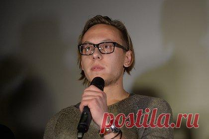 Российский режиссер снимет фильм ужасов в Голливуде. Российский режиссер Егор Абраменко, снявший кинокартину «Спутник» с Оксаной Акиньшиной и Петром Федоровым, снимет в Голливуде фильм ужасов God's Country. Главную роль в будущем хорроре исполнит Мелисса Баррера («Крик 6»), а продюсером выступит Мэтт Ривз. Сценарий к будущему фильму написал Уилл Судик.