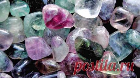 Обманчивый флюорит. Свойства камня флюорит Одни почитают этот кристалл и восхищаются им, другие опасаются и относятся с осторожностью. Он многоцветен, как ни один другой минерал