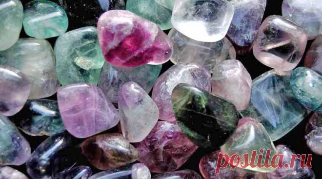 Обманчивый флюорит. Свойства камня флюорит Одни почитают этот кристалл и восхищаются им, другие опасаются и относятся с осторожностью. Он многоцветен, как ни один другой минерал