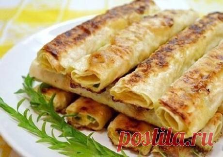ЖАРЕНЫЕ ТРУБОЧКИ ИЗ ЛАВАША
с сырной начинкой