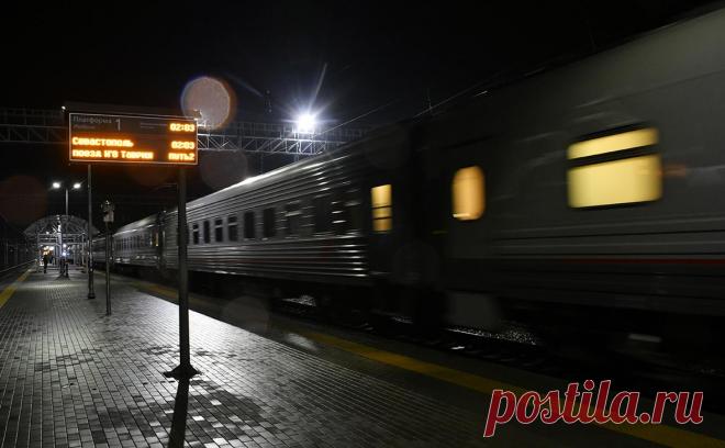 В Крыму возобновили движение поездов, приостановленное из-за взрывов. В Красногвардейском районе в центральной части Крыма возобновили движение поездов, приостановленное из-за взрыва на складе боеприпасов, сообщил в своем телеграм-канале глава республики Сергей Аксенов.